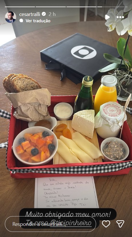César Tralli estreia no Jornal Nacional e recebe surpresa de Ticiane Pinheiro 2 Ticiane Pinheiro surpreende César Tralli com cesta de café da manhã - Reprodução/Instagram @cesartralli