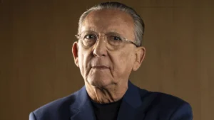 Galvão Bueno é internado com pneumonia em São Paulo e família tranquiliza fãs