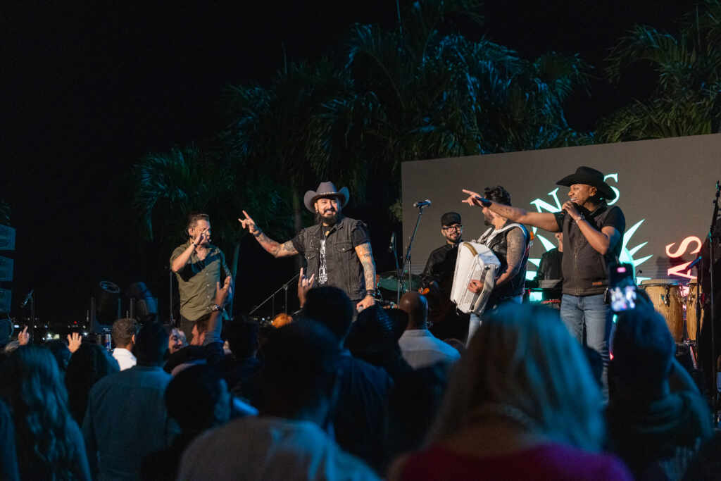 Traia Véia realiza, com maestria, primeira turnê nos Estados Unidos HUGO7468