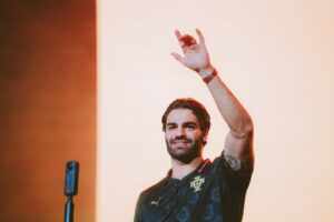 Netto brilha em Portugal ao abrir a turnê “Intenso” de Zé Neto e Cristiano