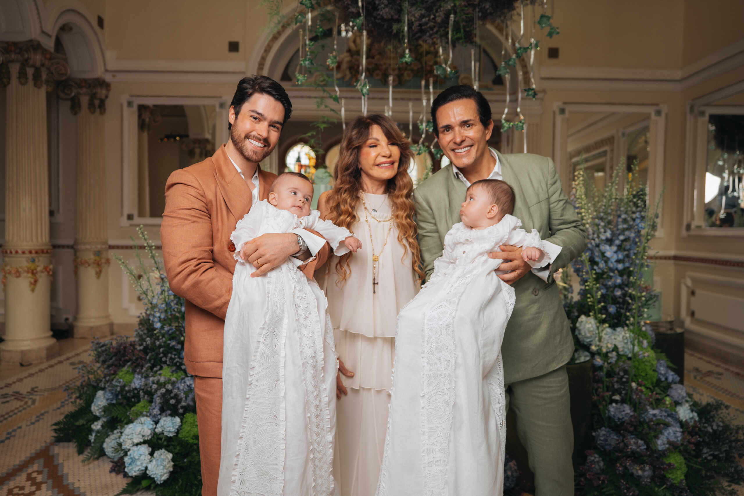 Casal “Olar” celebra batizado com presença de Elba Ramalho, Thiago Abravanel e Wanessa 5 IMG 8301 1 scaled