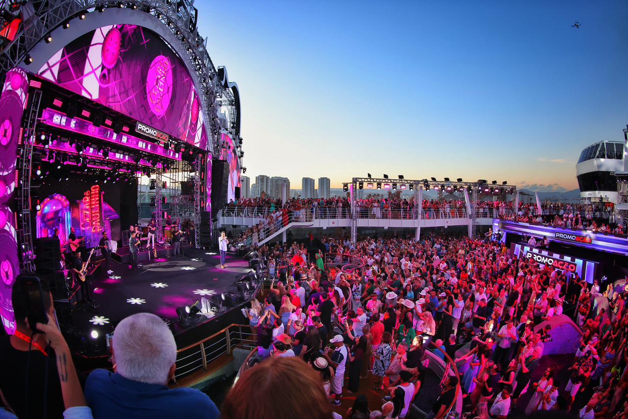 Durante navio do Leonardo, Cézar & Paulinho gravam DVD em Alto Mar 14 Imagem do WhatsApp de 2025 11 19 a s 09.52.48 c5caba1b