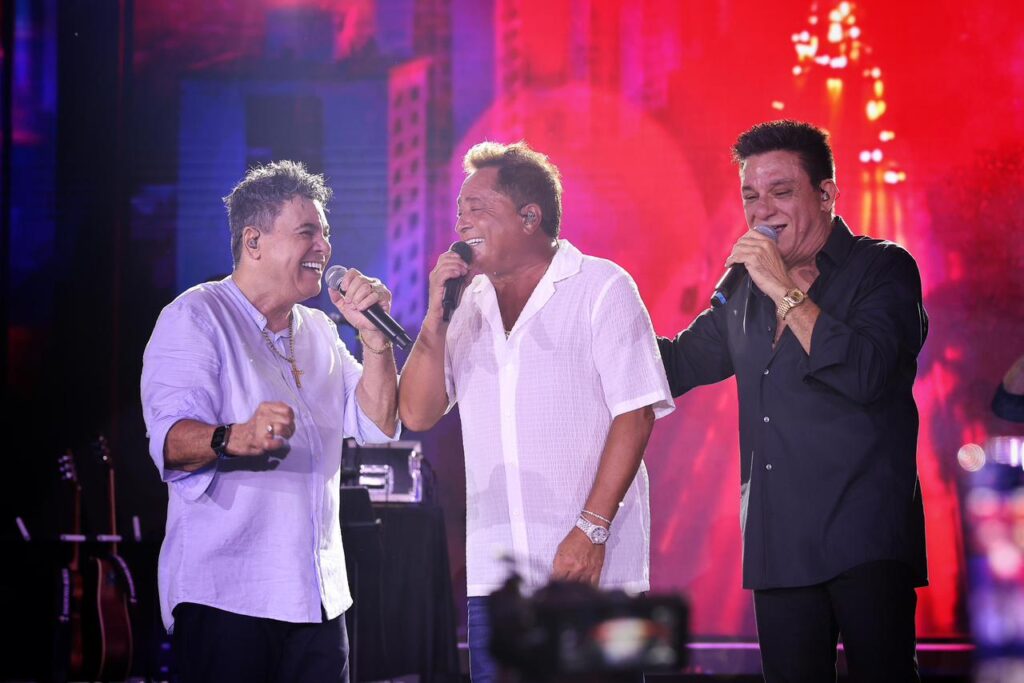 Durante navio do Leonardo, Cézar & Paulinho gravam DVD em Alto Mar Imagem do WhatsApp de 2025 11 19 a s 09.52.54 b6e5c477