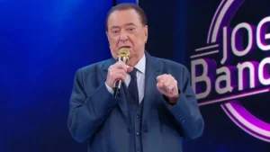 Raul Gil reaparece em restaurante de São Paulo após mais de um ano longe da TV