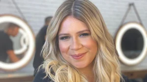 Imagem rara mostra Marília Mendonça aos 16 anos em bar da mãe em Goiânia