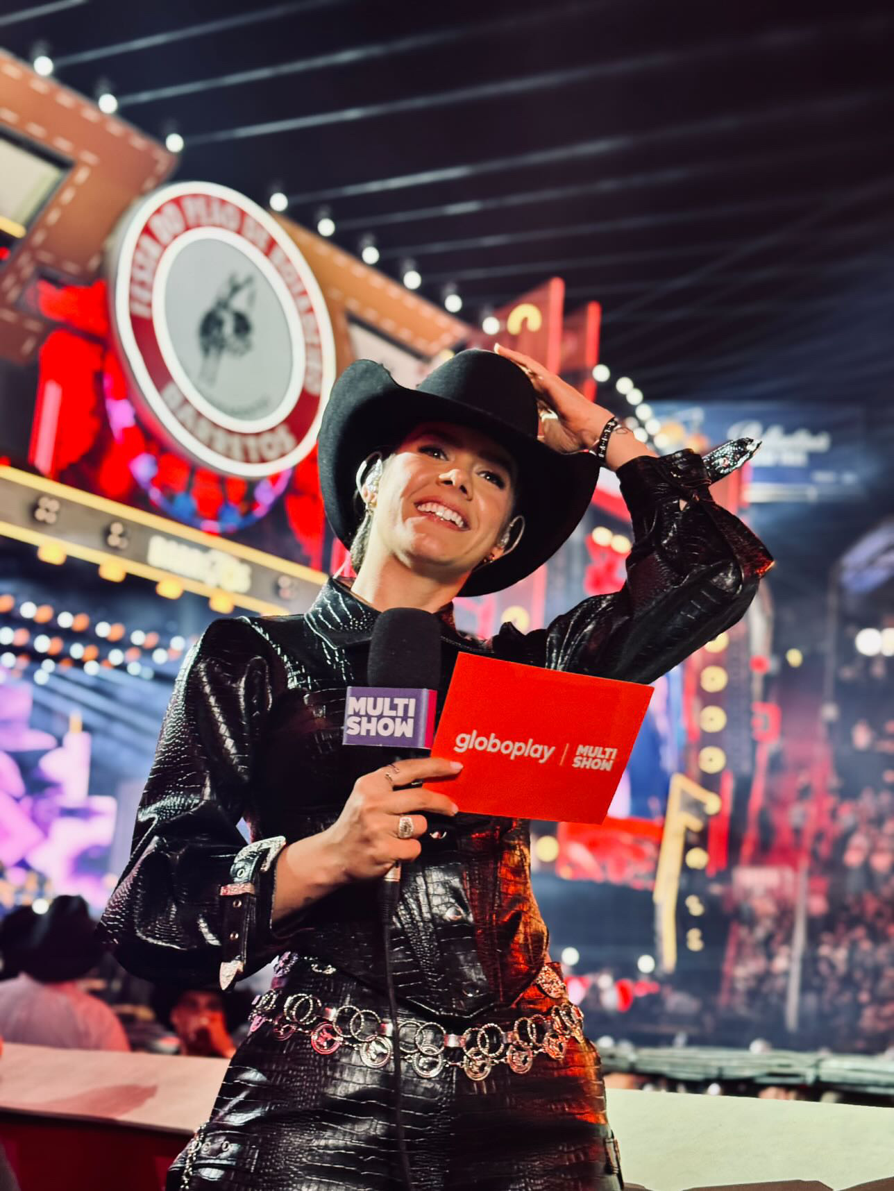 Marina Fabris, apresentadora oficial da etapa final no Caldas Country - Foto: Access / Divulgação