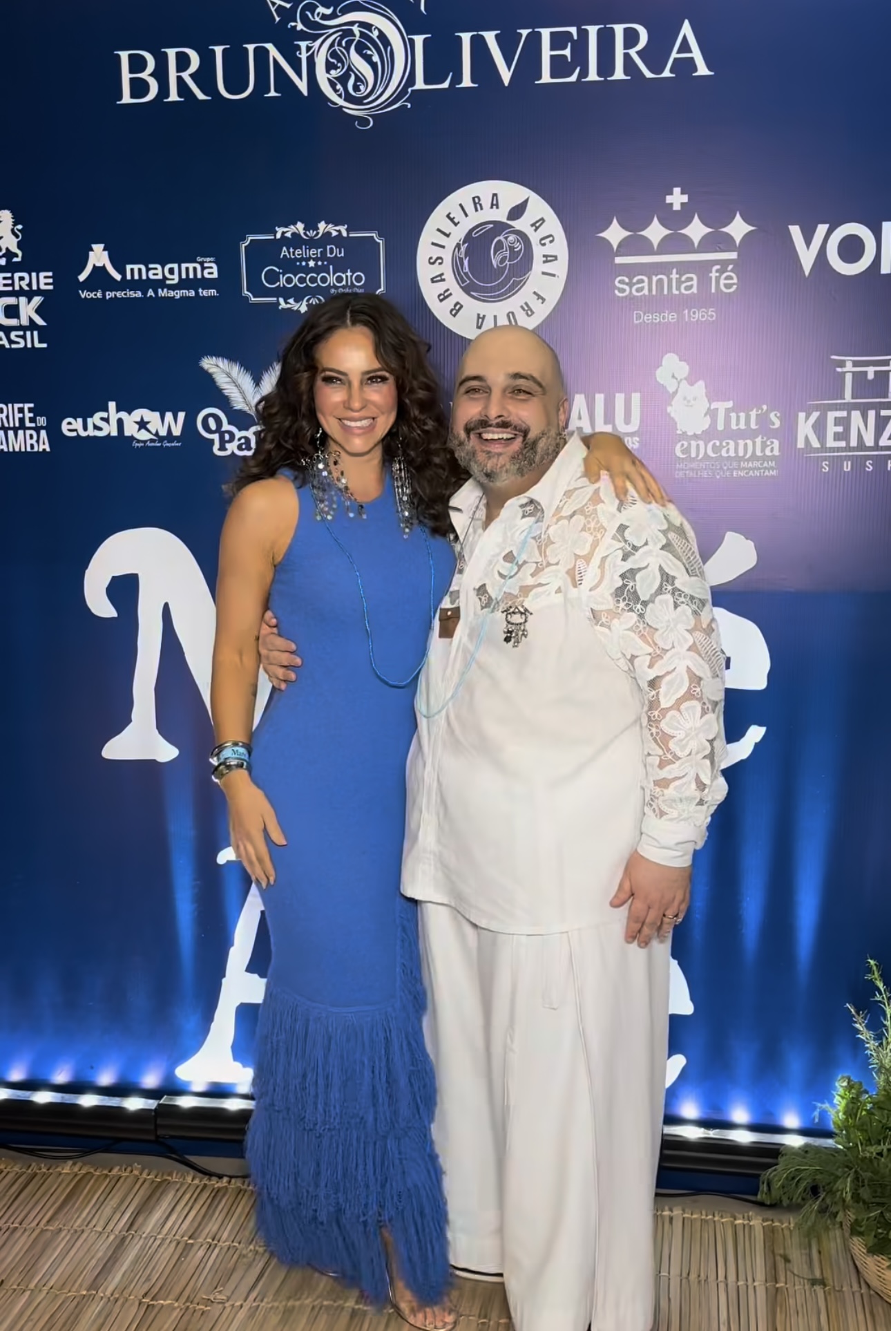 Musa Fitness Isis Camargo e atriz Paolla Oliveira brilham em festa de 20 anos de Ateliê dos Famosos em SP 9 Paolla Oliveira e o Anfitrião Bruno Oliveira e Isis Camargo - Crédito da Foto: Divulgação