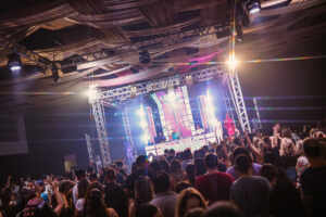 Festa Modinha comemora 15 anos com noite inesquecível na Ilha Itanhangá