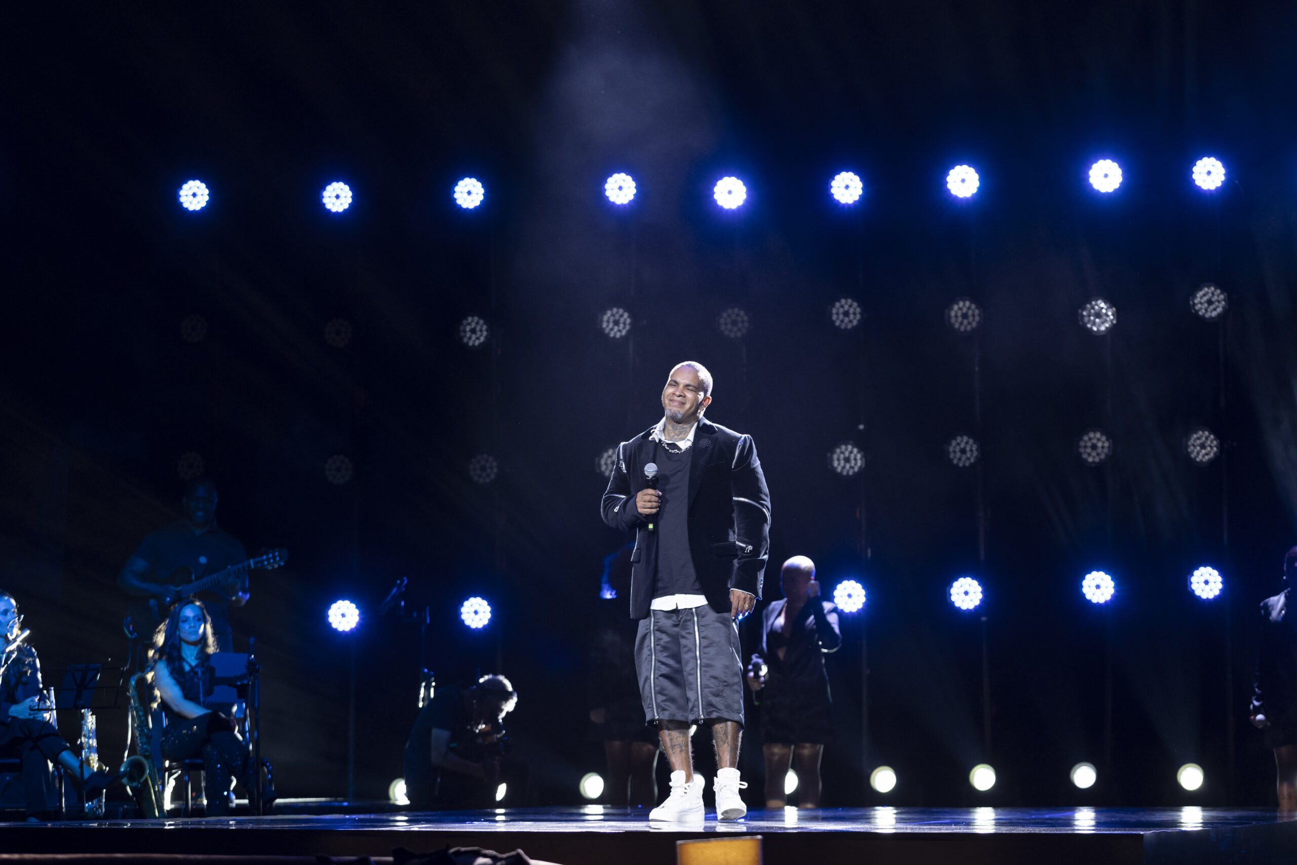 Rodriguinho lança medley especial com clássicos de sua carreira no projeto "Rodriguinho Acústico"