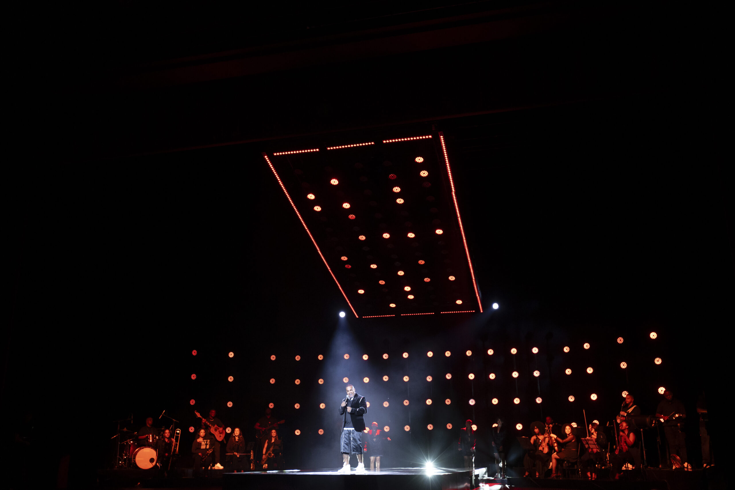 Rodriguinho lança medley especial com clássicos de sua carreira no projeto "Rodriguinho Acústico"