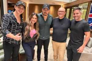 Simone Mendes faz show intimista na casa de empresário em São Paulo