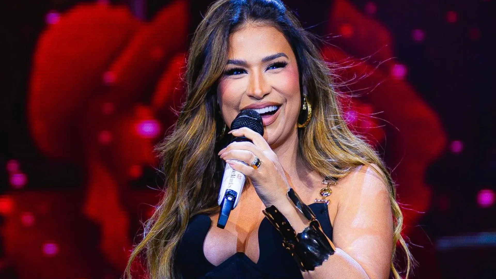 Simone Mendes revela que já foi presa: “Eu tinha 15 anos”