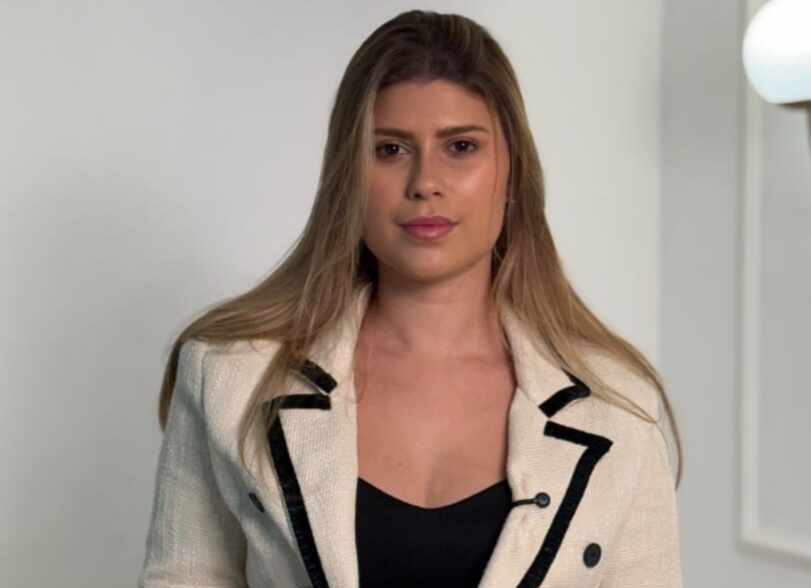 Dra. Isabela Stefani — Harmonia, técnica e sensibilidade a serviço da beleza natural WhatsApp Image 2025 11 14 at 19.50.47 e1763160792784