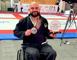 Kaike Angelim: Da água nos semáforos ao pódio mundial, superação que inspira o Brasil e o mundo.