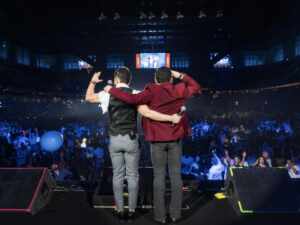 Zezé Di Camargo e Luciano encantam Curitiba com o show “Histórias”