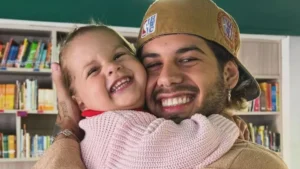 Zé Felipe explica ausência de Ana Castela durante ligação com a filha Maria Flor