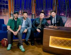 Churrasco e muita resenha no The Noite com João Bosco & Vinícius e participação de Netão Bom Beef