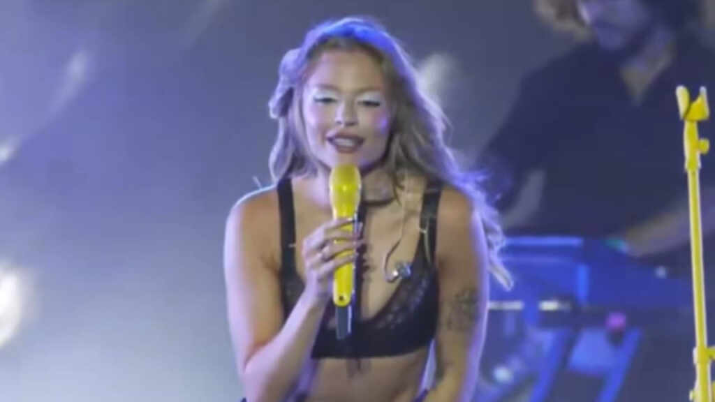 Luísa Sonza reage a pedido de namoro em show: “Que não seja uma desgraça” Luísa Sonza reage a pedido de namoro em show: "Que não seja uma desgraça"