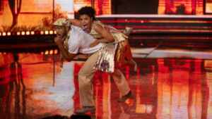 Richarlyson e Monique Santos deixam a Dança dos Famosos após noite intensa de apresentações ao vivo