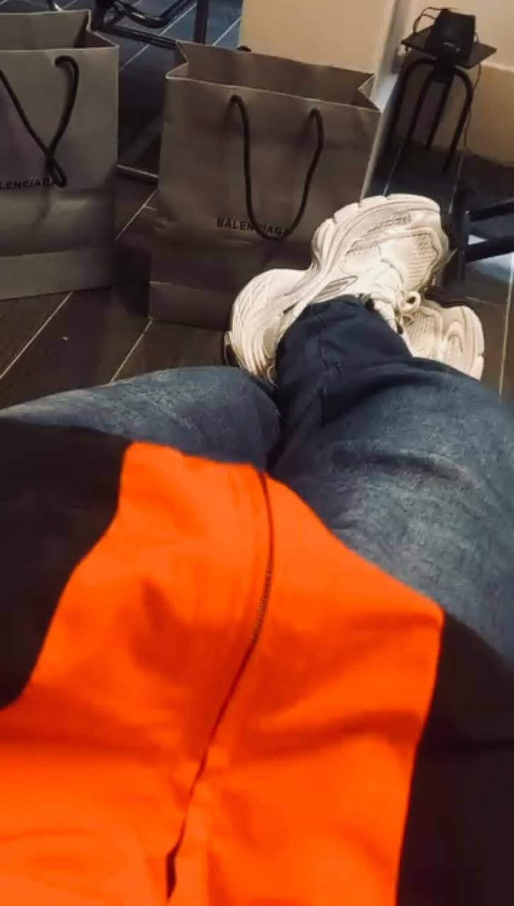 Chelzin Emperor Detalha Discografia "Sit Down Nice in Beat" em Sua Mansão de R$ 10 Milhões 10 unnamed 2025 11 06T101013.532