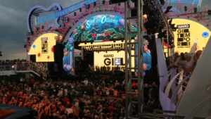 Gilberto Gil enfrenta atraso por forte chuva e entrega show intimista no Navio Tempo Rei