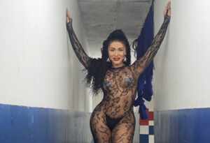 Musa Amanda Fernandes aposta na ousadia para o ensaio de rua da União da Ilha