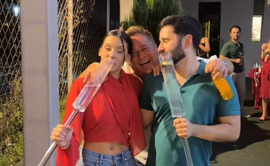 Ana Castela se diverte com Leonardo durante festa de Natal e1766699804613