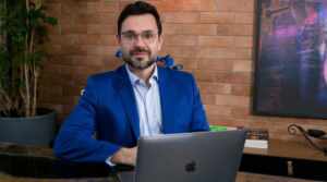 Dr. Danilo Lira Gianuzzi celebra Natal em família e vive momento especial ao lado da noiva