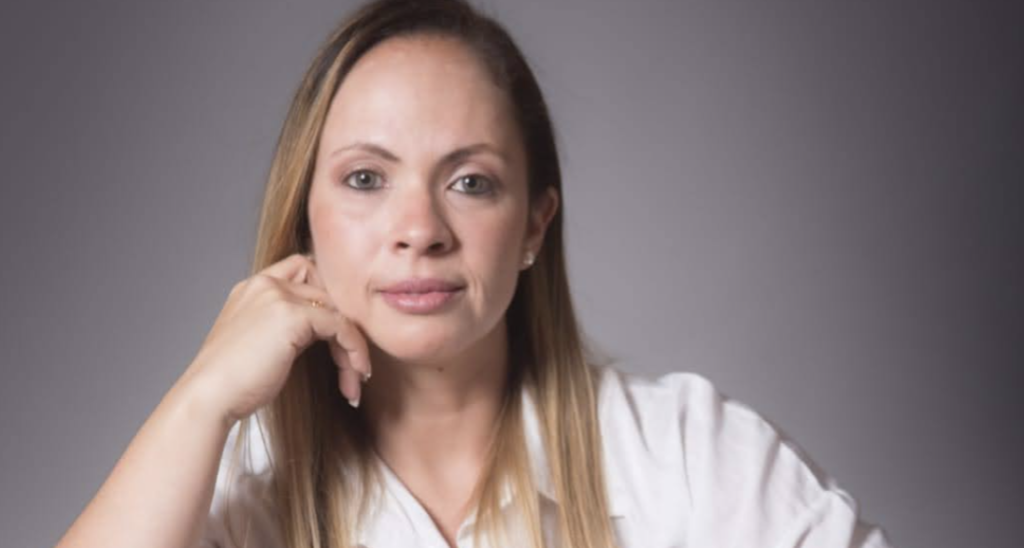 Bianca Araujo: da disciplina militar à excelência nas licitações públicas Captura de Tela 2025 12 06 as 01.12.28