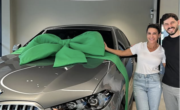 Mãe de Ana Castela chama atenção ao surgir com BMW X6 de luxo avaliada em até R$ 1 milhão Captura de Tela 2025 12 12 as 20.16.04