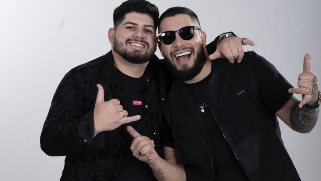 Augustto e Gabriel lançam aposta para o verão e prometem dominar as playlists da estação Captura de Tela 2025 12 21 as 20.38.50