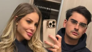 Dudu Camargo pede Saory Cardoso em namoro ao vivo durante podcast