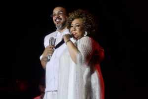Belo e Alcione emocionam público no Palco Rio durante o Réveillon de Copacabana