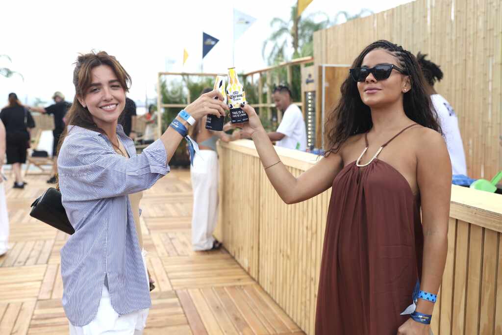 Bella Campos, o surfista Pedro Matos e famosos marcam presença no Luau Corona MTV no RJ Foto: Roberto Filho / Brazil News