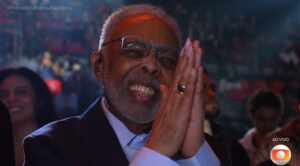 Gilberto Gil emociona plateia em homenagem histórica no Prêmio Multishow 2025