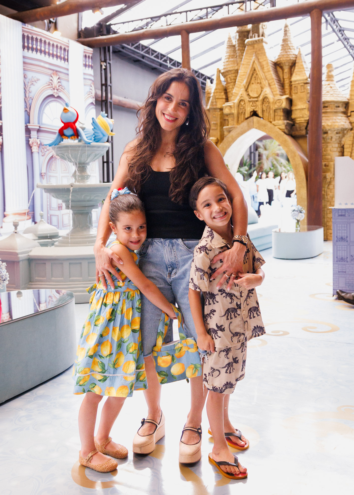 Camilla Camargo com os filhos - Foto: Brazil News