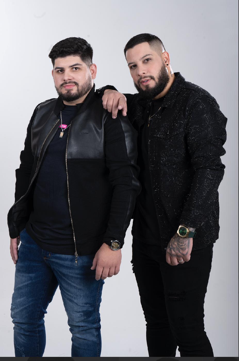 Augustto e Gabriel lançam aposta para o verão e prometem dominar as playlists da estação 12 PHOTO 2025 12 21 18 50 44 2