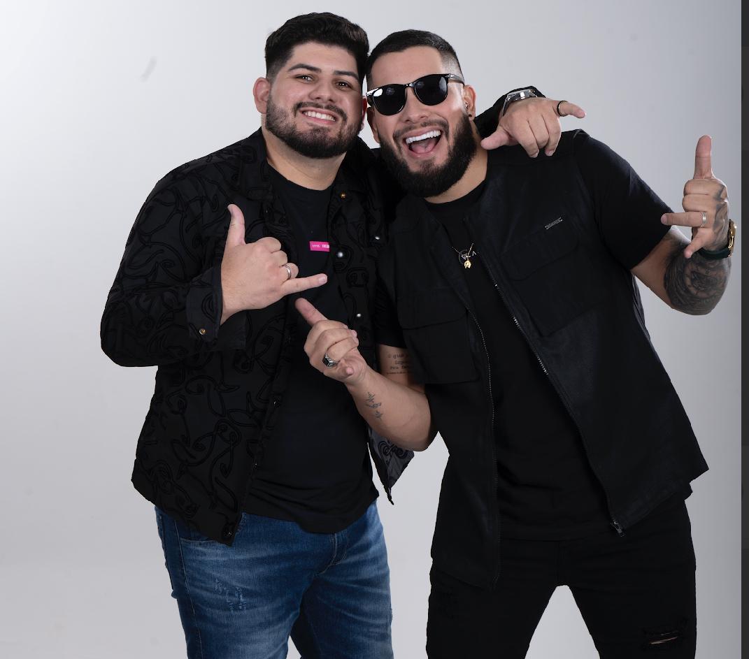 Augustto e Gabriel lançam aposta para o verão e prometem dominar as playlists da estação 13 PHOTO 2025 12 21 18 50 44