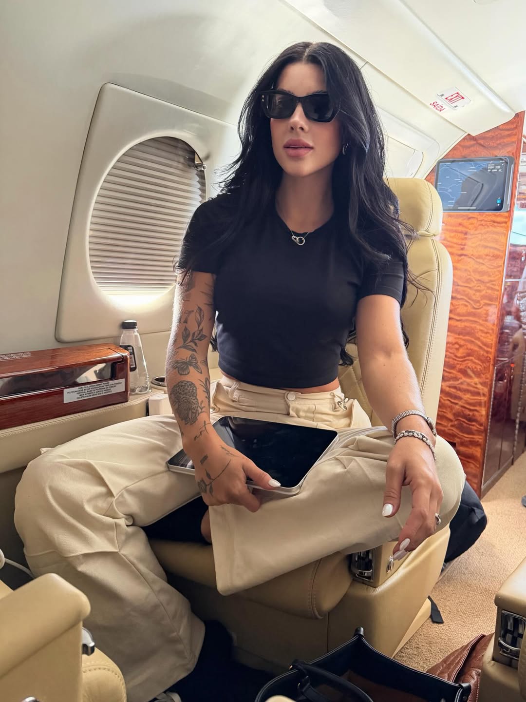 Rayane Figliuzzi revela planos inusitados para o Réveillon ao lado de Belo 8 Rayane Figliuzzi revela planos para a virada do ano ao 1