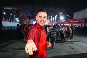 Muso da escola, Renny Delmodes exalta importância de Leci Brandão, enredo da Unidos de Bangu