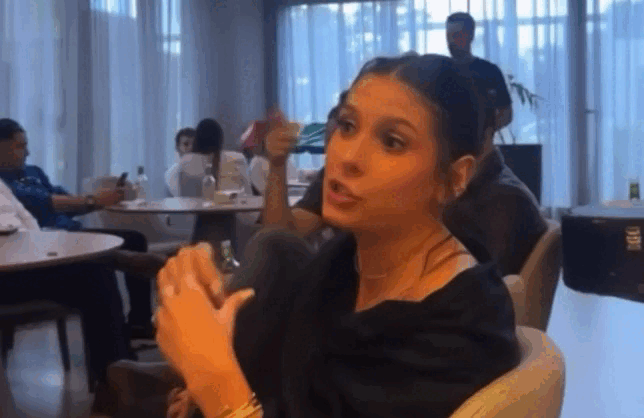 Ana Castela brinca com Zé Felipe durante cantoria animada ao lado de Duda Bertelli