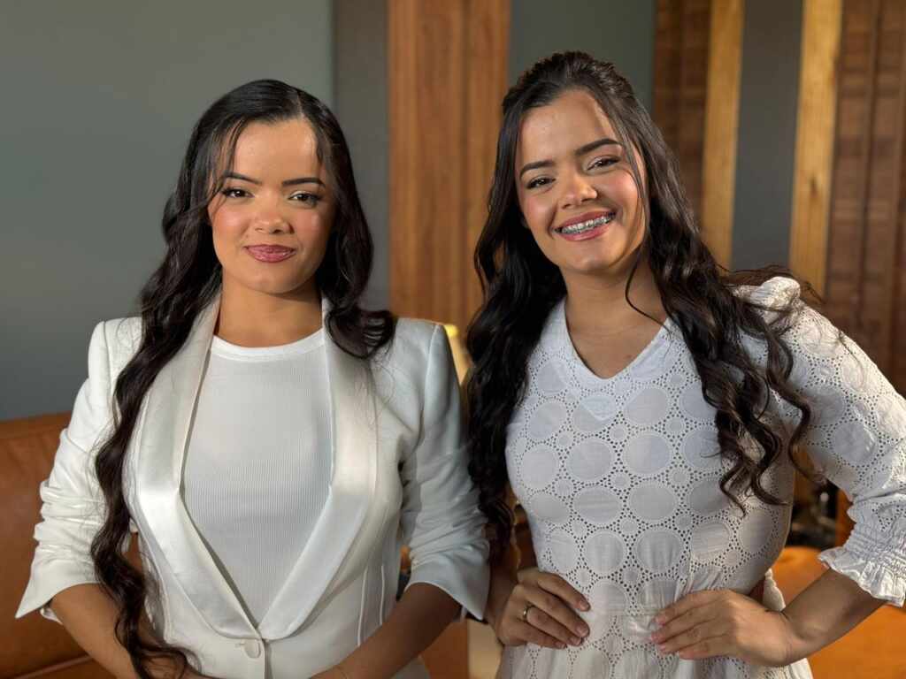 As gêmeas que emocionaram o gospel: Emanuelles viram fenômeno após vídeo viral WhatsApp Image 2025 12 11 at 13.00.33