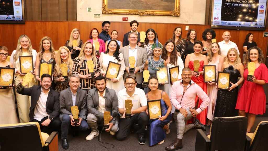 Prêmio É do Empreendedorismo com Propósito laureou famosos e promoveu bonita Ação Social Prêmio É do Empreendedorismo com Propósito