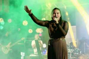 Wellen Carvalho atrai público record no Natal de Amor em Tucumã