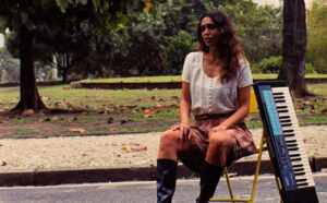 Dora Sanches estreia o novo single “Ter Filhos Fortes”