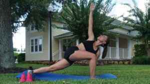 Personal Trainer Ligia Petinatti explica que mobilidade e prevenção são vitais após os 35