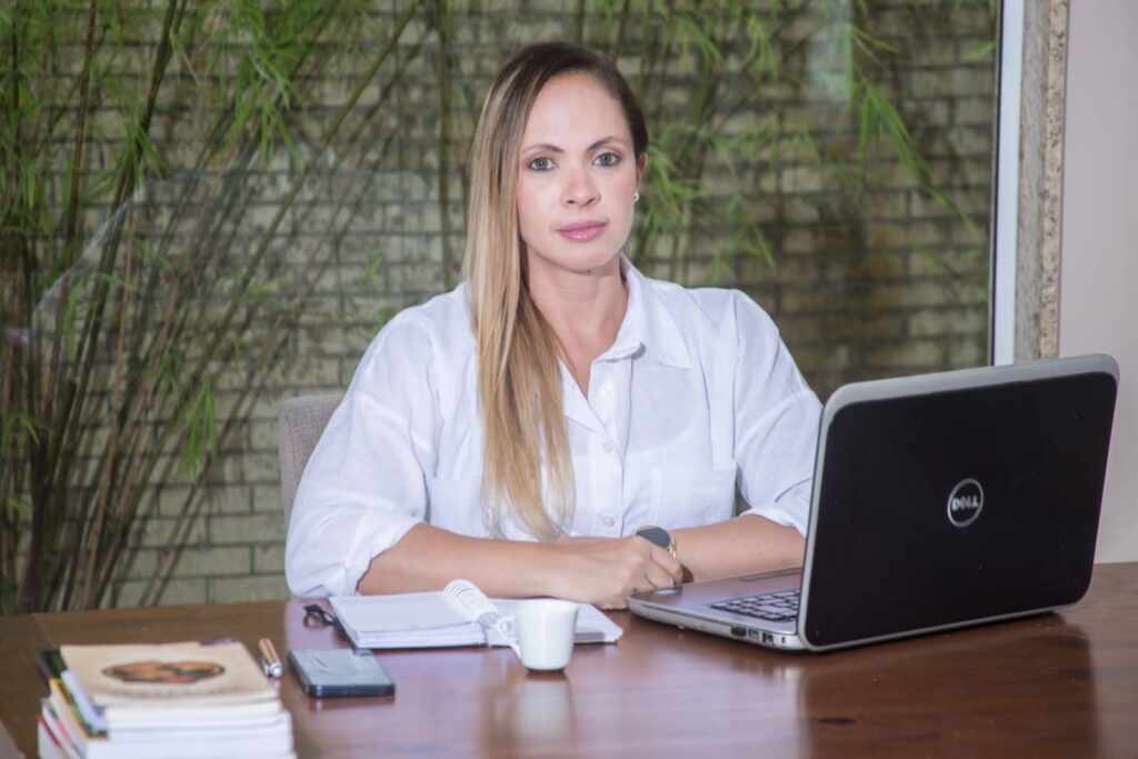 Bianca Araujo: da disciplina militar à excelência nas licitações públicas unnamed 2025 12 09T162125.453