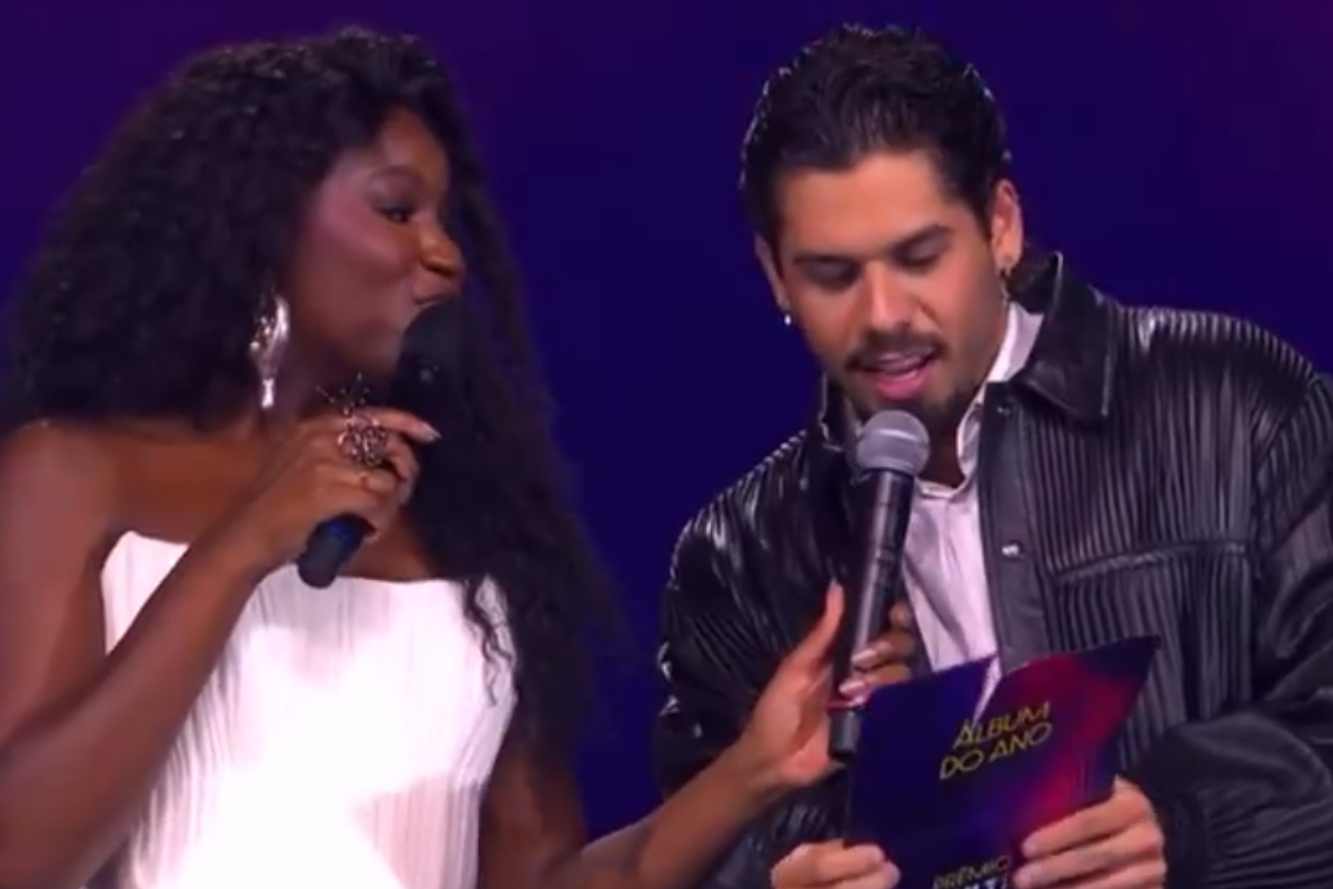 Zé Felipe esclarece mal-entendido ao anunciar vencedor de Álbum do Ano no Multishow 5 Zé Felipe esclarece mal-entendido ao anunciar vencedor de Álbum do Ano no Multishow
