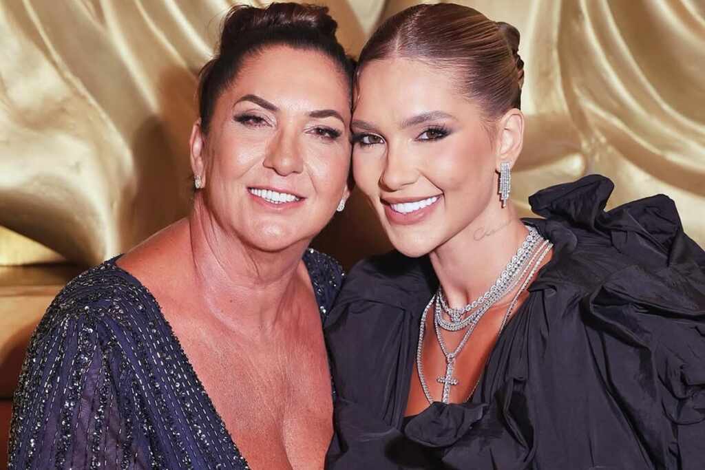 Virginia Fonseca se surpreende ao ver Maria Flor maquiando Margareth Serrão em chamada de vídeo Virginia Fonseca se surpreende ao ver Maria Flor maquiando Margareth Serrão em chamada de vídeo