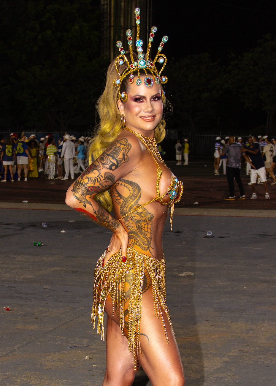 Isis Camargo faz da chuva um manifesto de amor ao carnaval no ensaio técnico do Tucuruvi 21 Isis Camargo - Crédito da Foto Roberto Batista e Renato Cipriano / Zuleika Ferreira - Divulgação